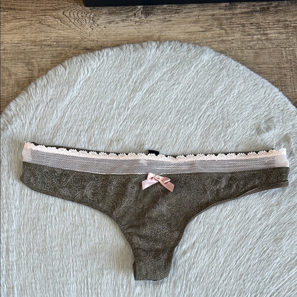 Touche Lace Trimmed Thong Panty M